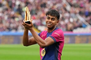 国脚连续两场关键助攻