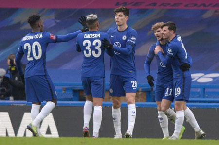 国脚助攻完成制胜球，球迷沸腾