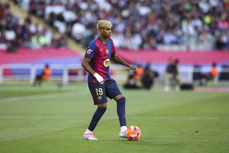 波兰主帅：莱万能在11月出场；巴萨和弗里克没对他感到不满