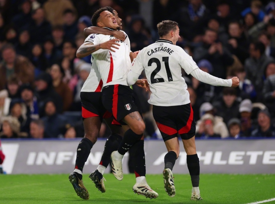 英超历史单一球员对同一球队全败纪录：莱诺对曼城13场全败第3