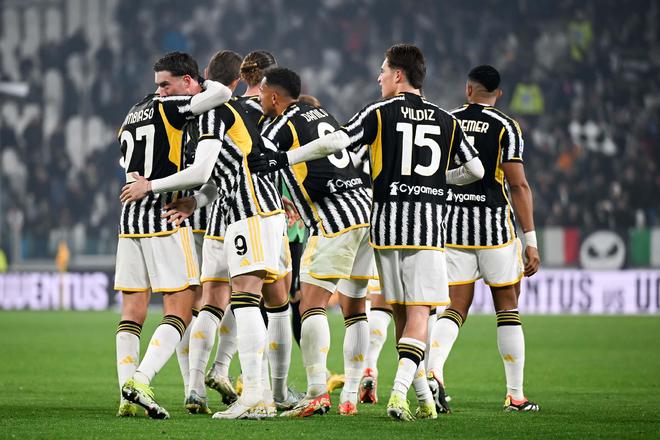 每体列足坛十大奇葩条款：博格坎普拒坐飞机；内马尔微笑条款