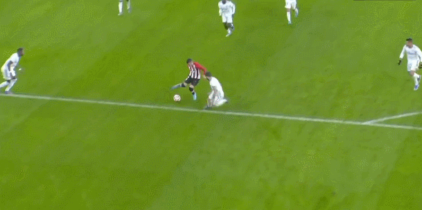 队记：斯玛特因背部伤势，将缺席今天对阵独行侠的比赛